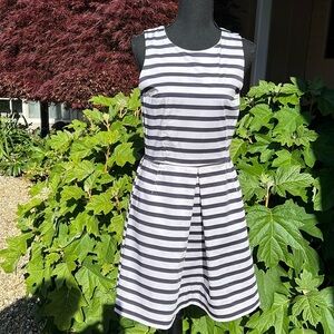 GAP striped dress sz 2 navy and white‎
